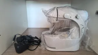 Mini máquina de coser