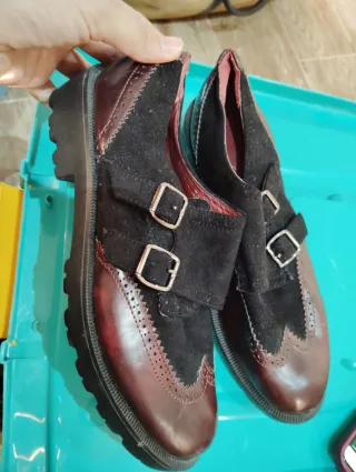 Zapato de vestir burdeo y negroi