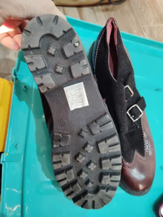 Zapato de vestir burdeo y negroi