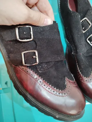 Zapato de vestir burdeo y negroi