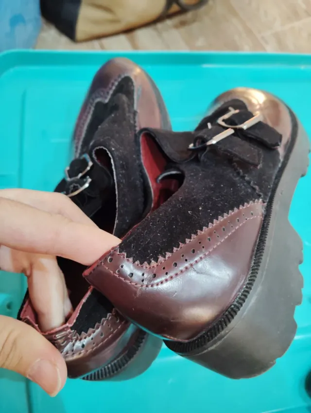 Zapato de vestir burdeo y negroi