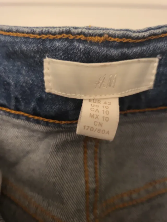 Pantalones vaqueros anchos azules de tiro alto.