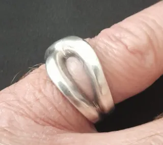 Anillo de plata entrelazado