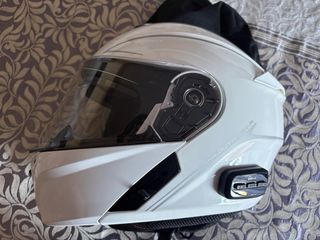 Casco, botas y accesorios de moto.