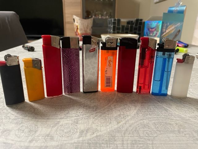 Lotto 54 accendini assortiti