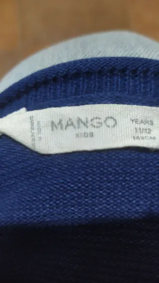 Jersey azul con botones