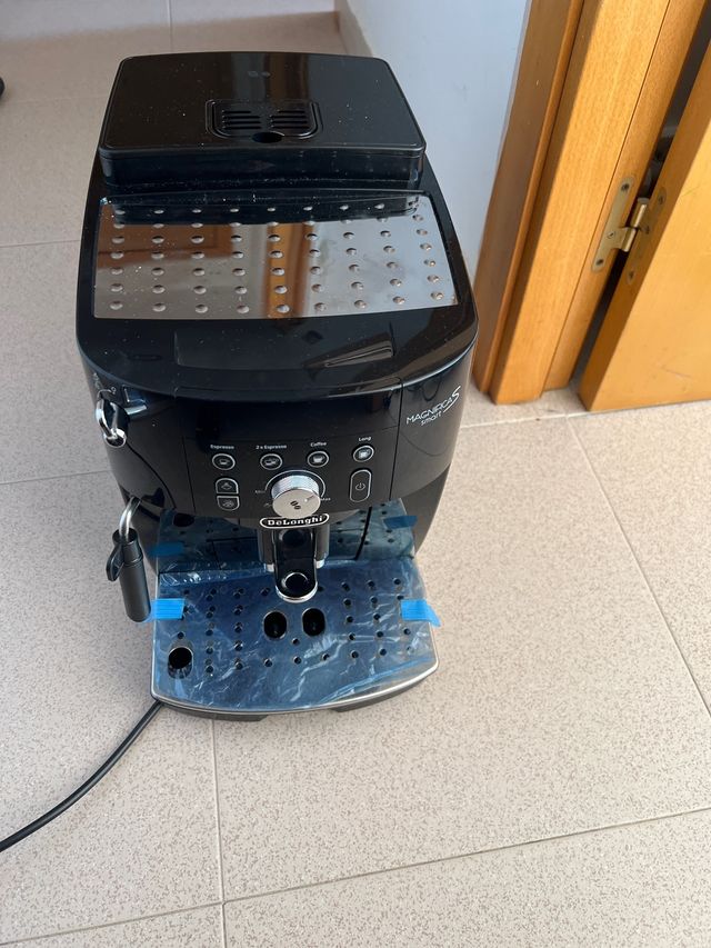 AVERIADA Cafetera DeLonghi Magnifica S Smart