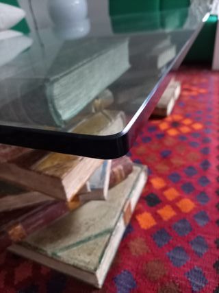 Tavolino cristallo con base libri