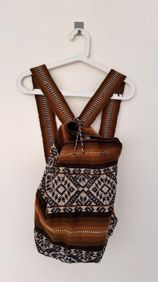 Mochila estilo étnico marrón y negro