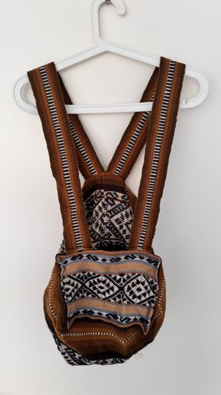 Mochila estilo étnico marrón y negro