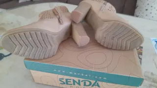 Botines marrón clarito asi como beig