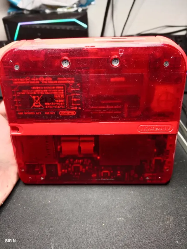 Nintendo 2DS Roja con cargador y lapiz