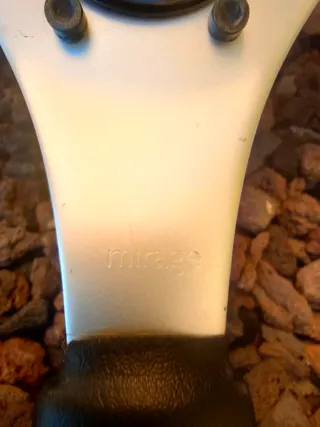 Volante deportivo negro y plateado