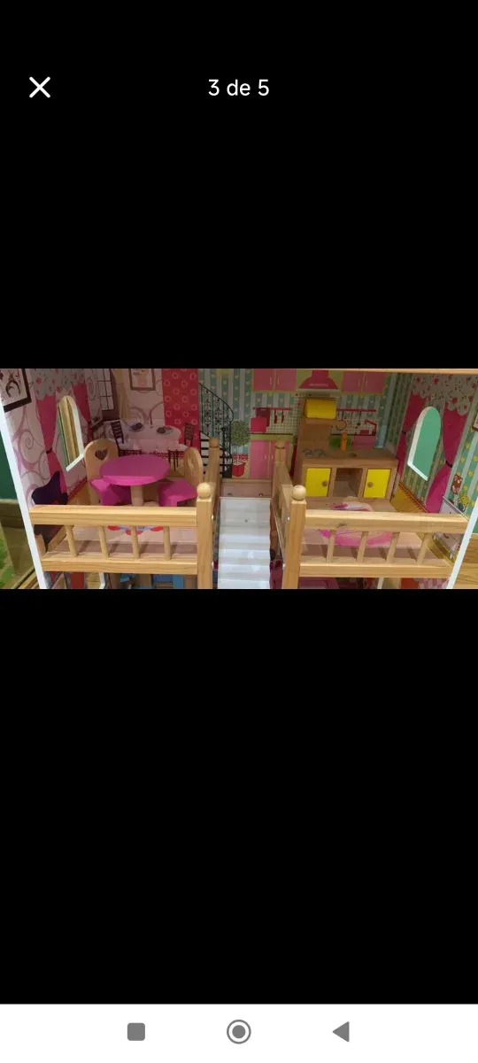 Casa de muñecas de madera