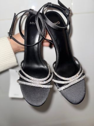 Tacones negros Mango con pedrería