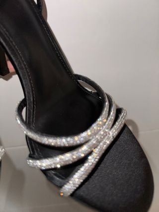 Tacones negros Mango con pedrería