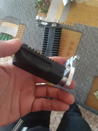 Reposapiés minimoto aluminio y negro