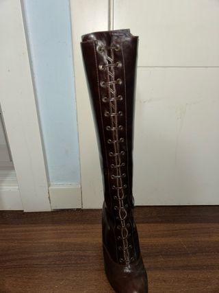 Botas altas de tacón marrones