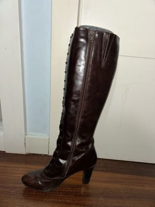 Botas altas de tacón marrones