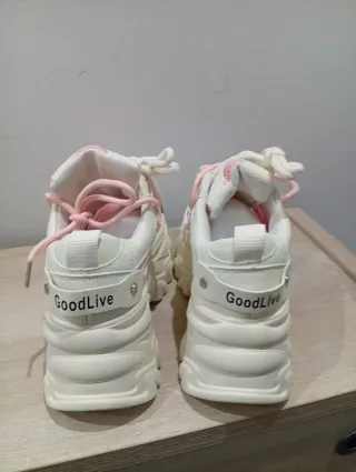 Zapatillas plataforma blancas y rosas