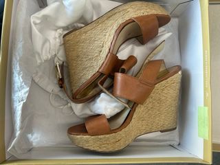 Sandalias Cuña Michael Kors Marrón y Dorado