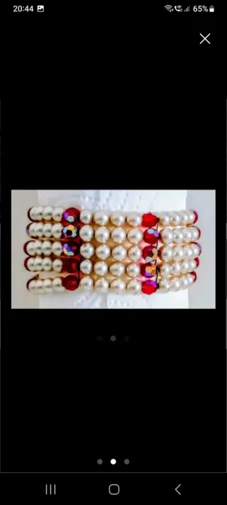 Pulsera artesanal con perlas y pedrería