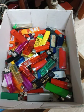 Lote di accendini vari