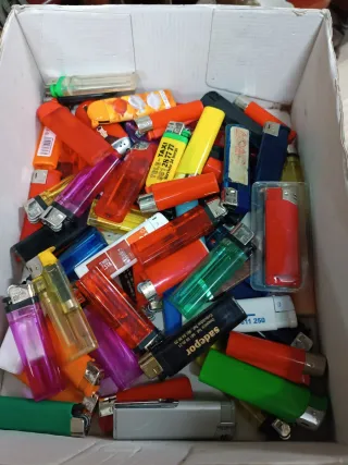 Lote di accendini vari