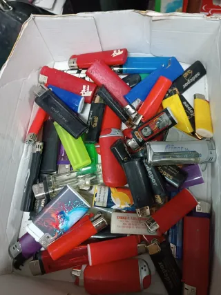 Lote di accendini vari