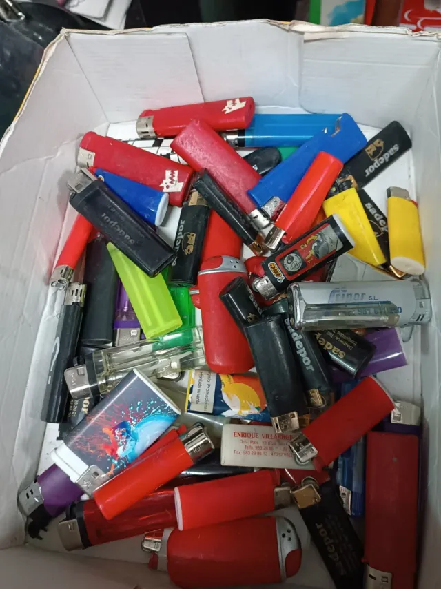 Lote di accendini vari