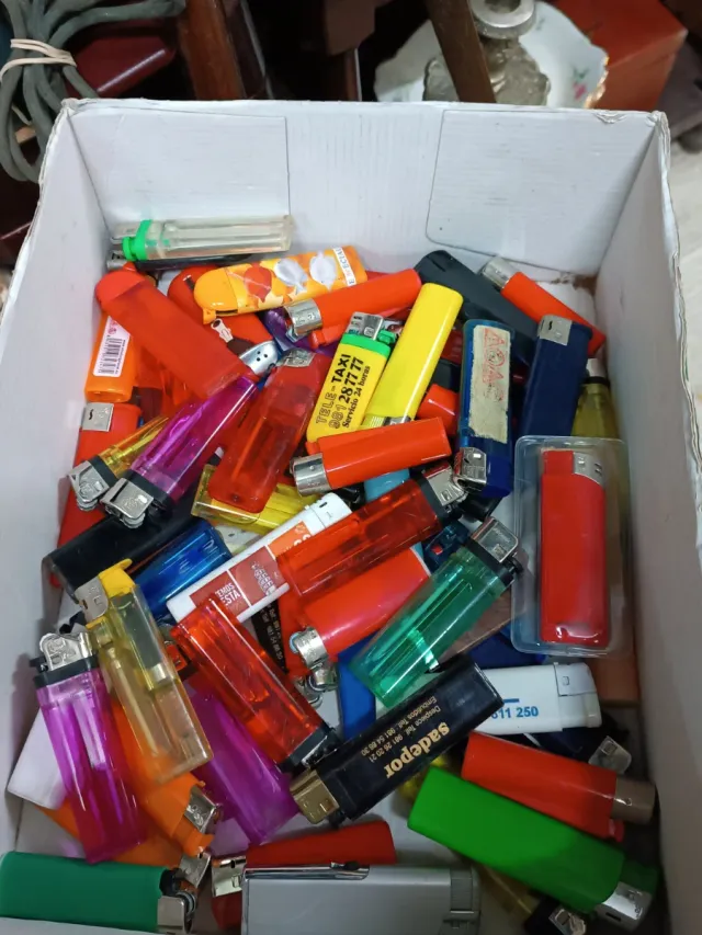 Lote di accendini vari