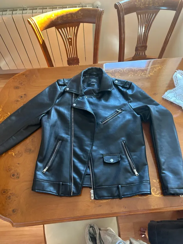 Chaqueta Cuero Pull&Bear Negra
