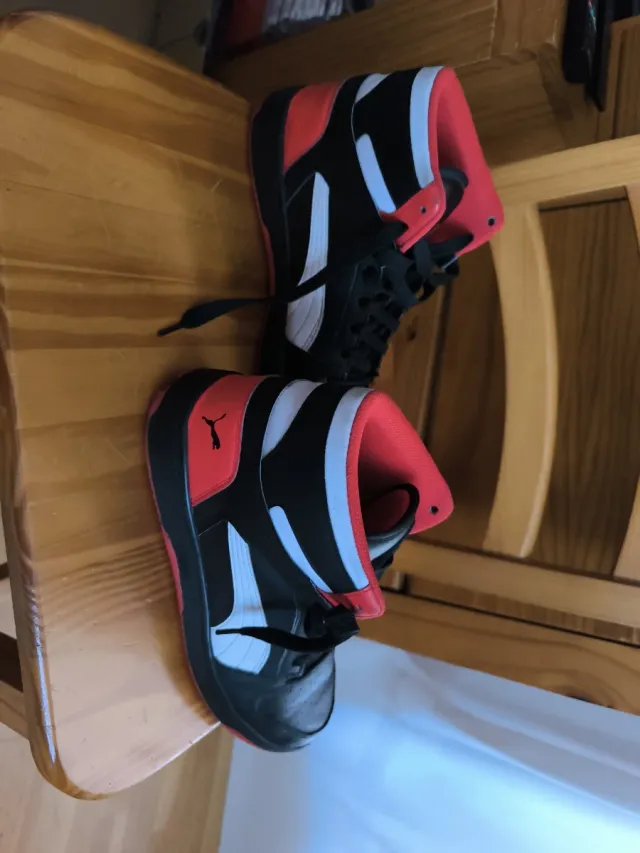 Deportivas Puma Talla 43 Negras y Rojas