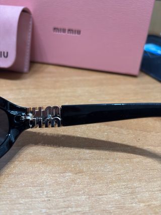 Occhiali Miu Miu neri e oro