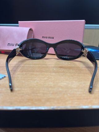 Occhiali Miu Miu neri e oro