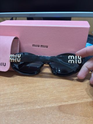 Occhiali Miu Miu neri e oro