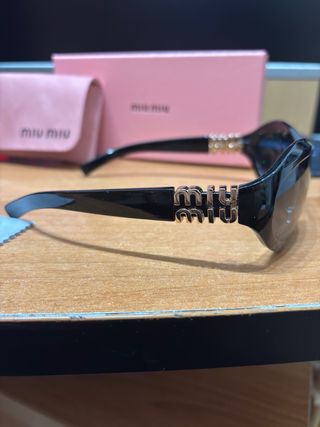 Occhiali Miu Miu neri e oro