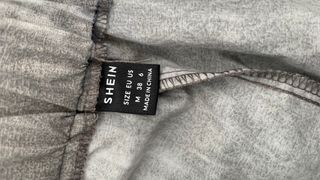 Pantalón ancho gris