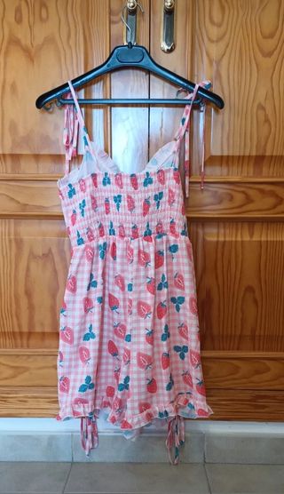 Mono corto rosa con estampado de fresas