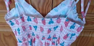 Mono corto rosa con estampado de fresas