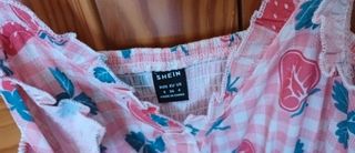 Mono corto rosa con estampado de fresas