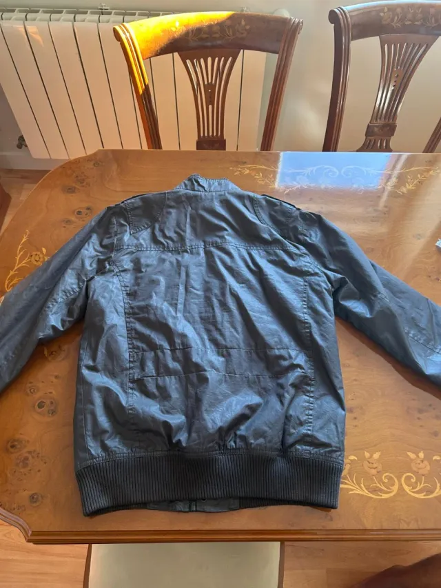 Chaqueta polipiel marrón/gris