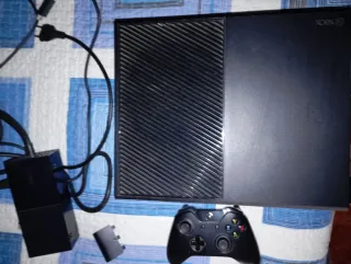 Consola Xbox One Negra con Mando