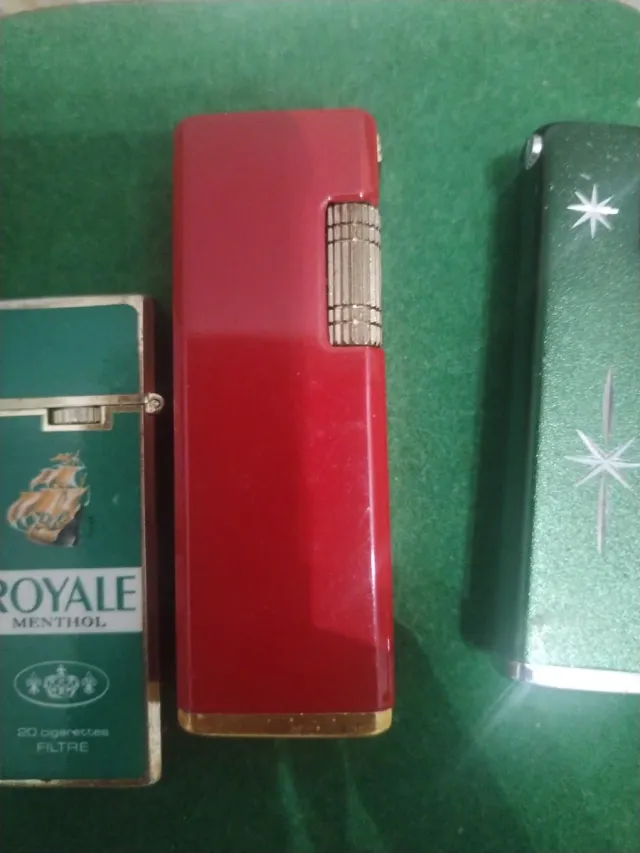 Lotto di 3 vecchi accendini