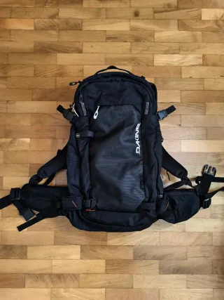 Mochila Dakine Poacher 22L Negra