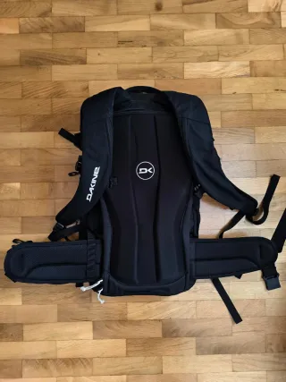 Mochila Dakine Poacher 22L Negra