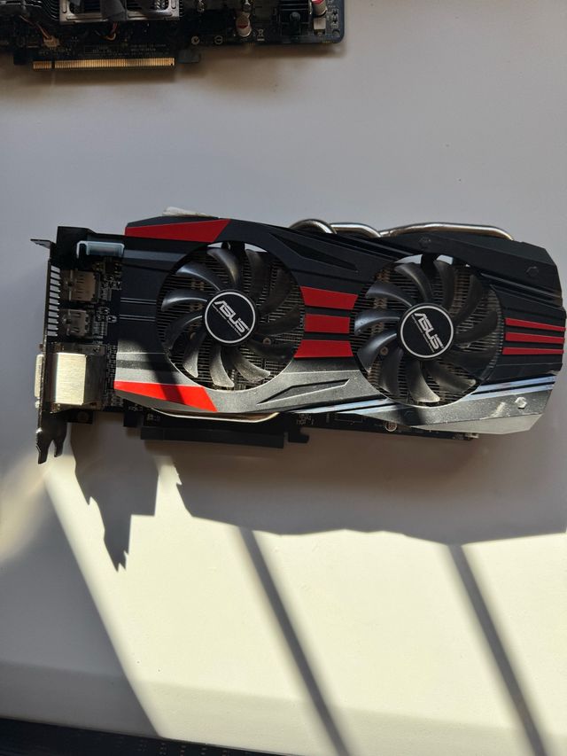 Tarjeta Gráfica AMD R9 270x