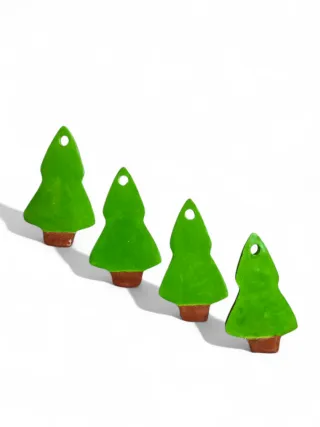 4 Alberi da Appendere con Pallini Rossi.