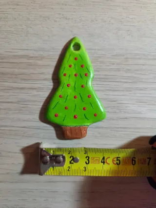 4 Alberi da Appendere con Pallini Rossi.