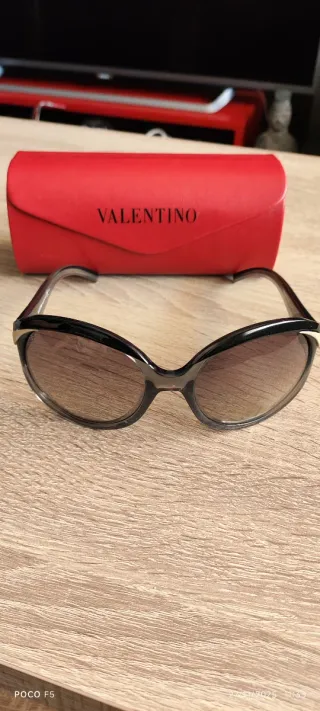 Gafas de sol Valentino negras y marrones